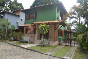Casa 2 no condomínio Pereque-Açu com playground e piscina